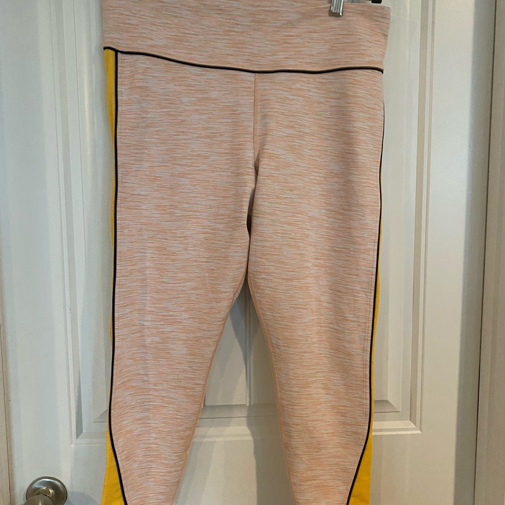 Gap fit blackout technology 3/4 workout legging size XL